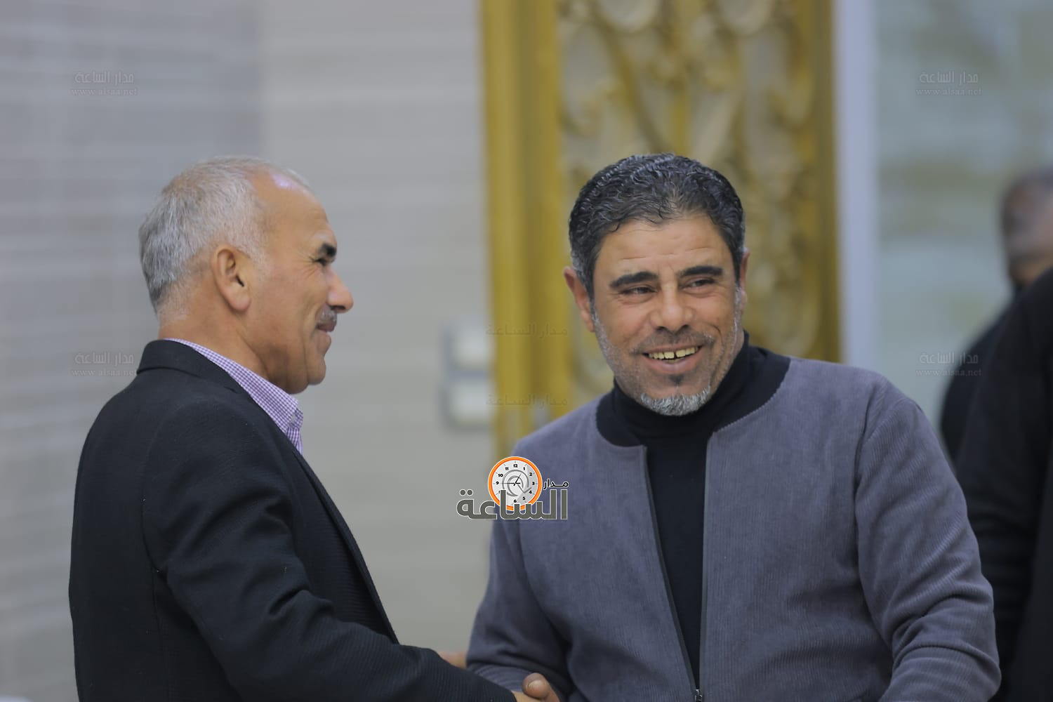 Madar Al-Saa Images 0.9803969344369116