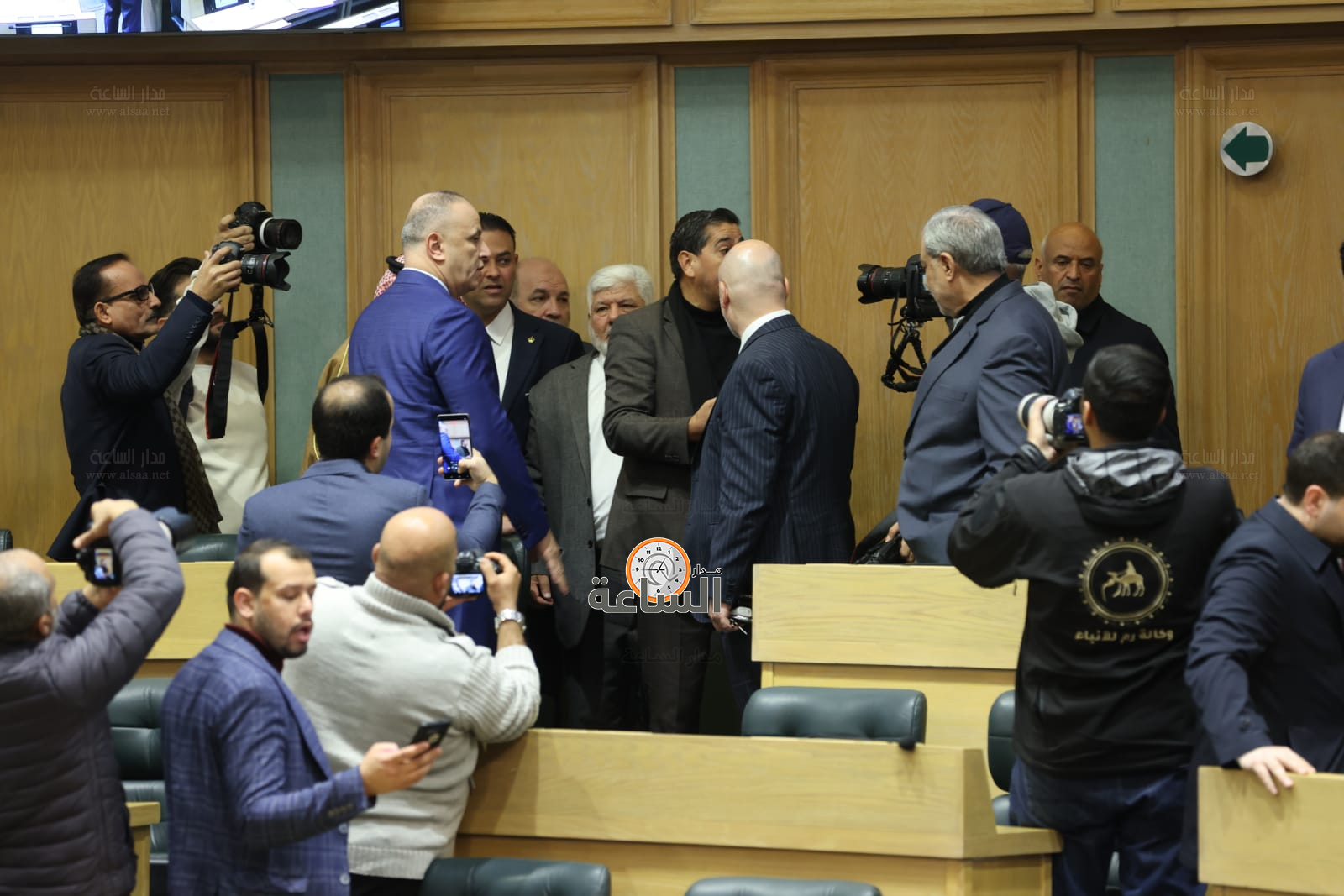 Madar Al-Saa Images 0.7087888479642969