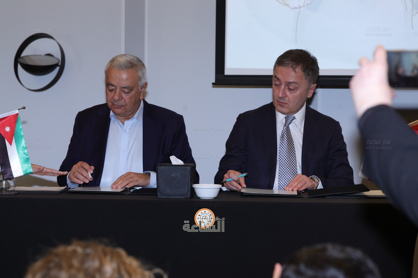 Madar Al-Saa Images 0.9991728604637505