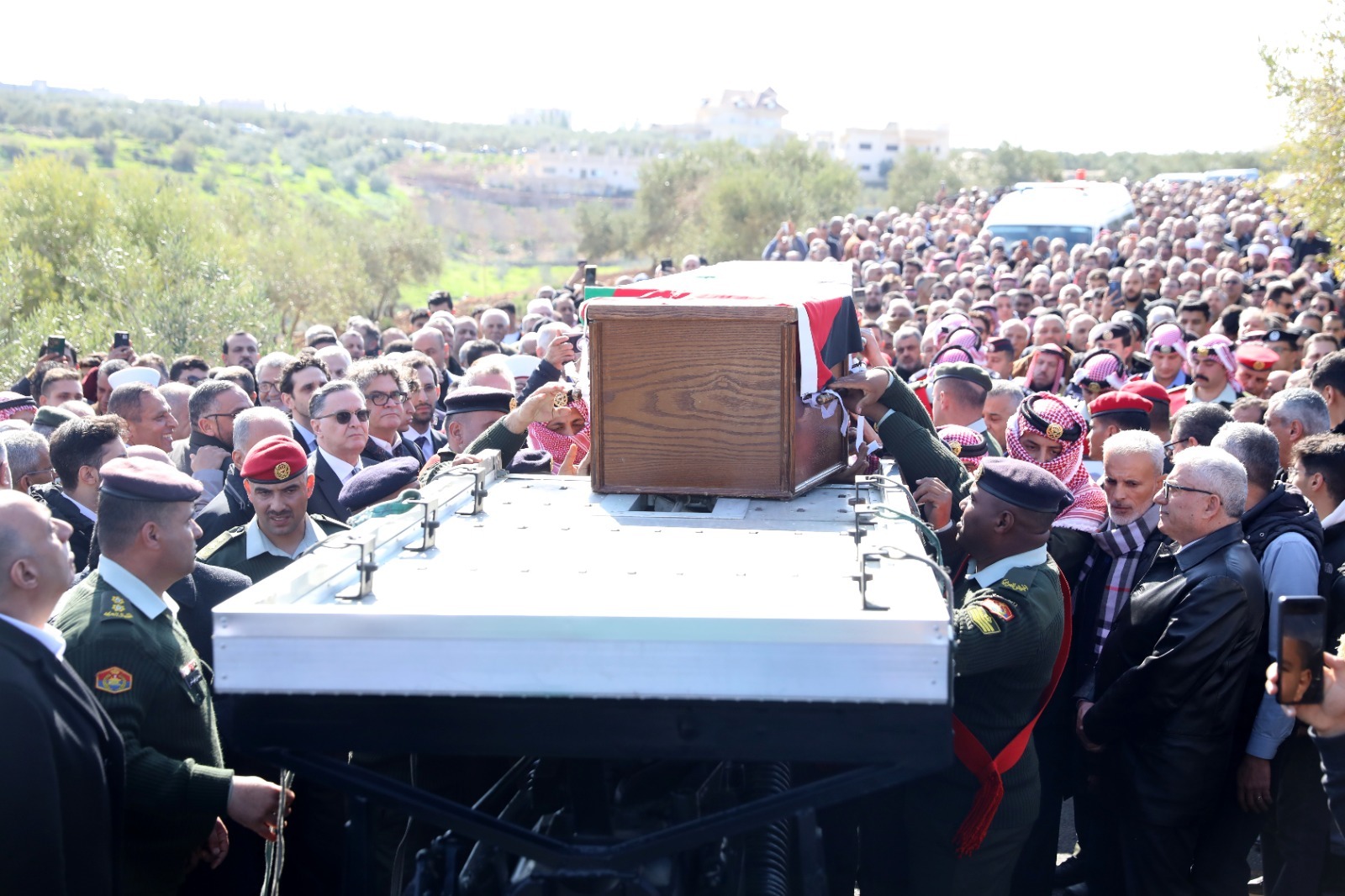 Madar Al-Saa Images 0.4480480444343561