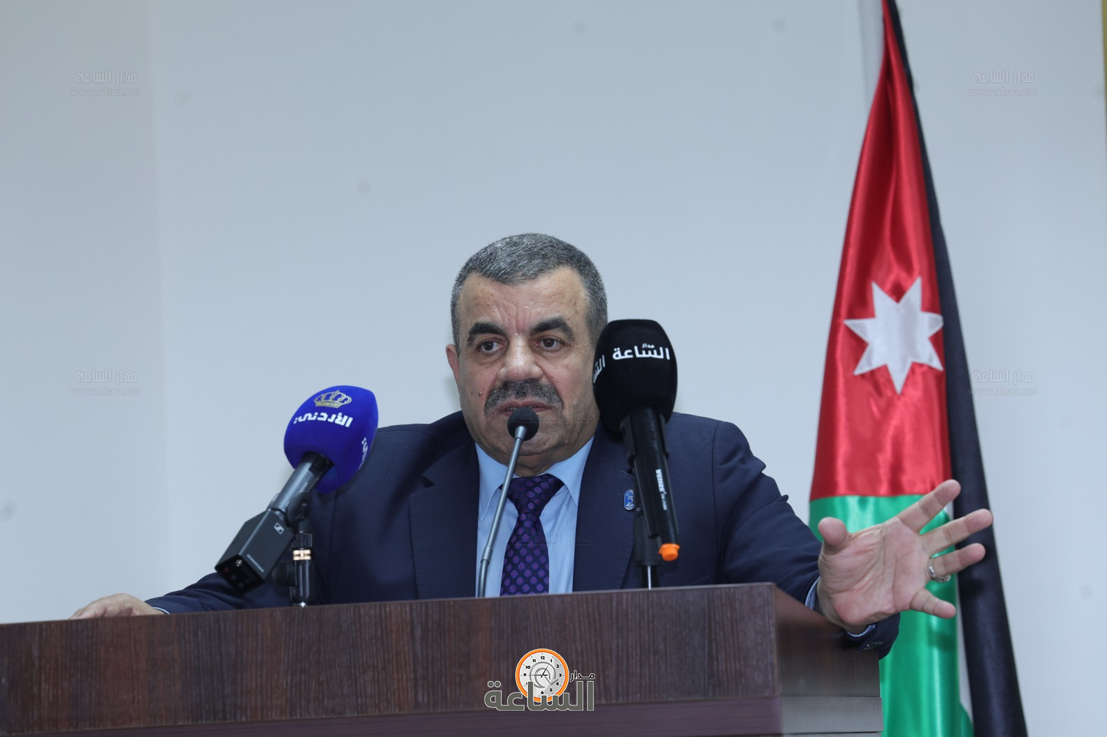 Madar Al-Saa Images 0.18656137762326908