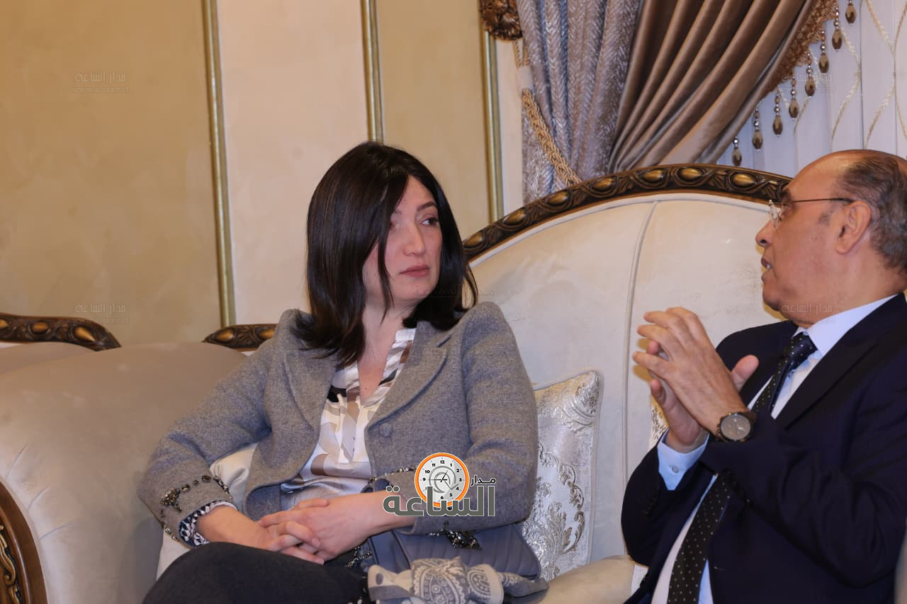 Madar Al-Saa Images 0.2354574061643565