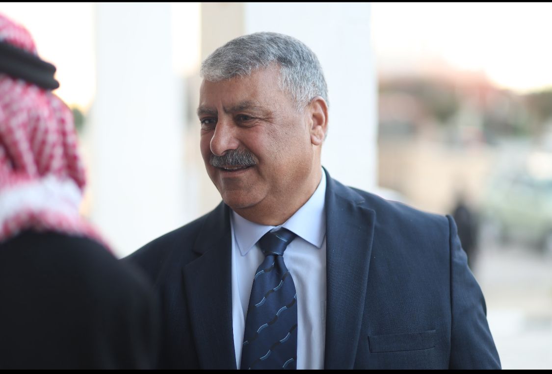 Madar Al-Saa Images 0.18670546389568987