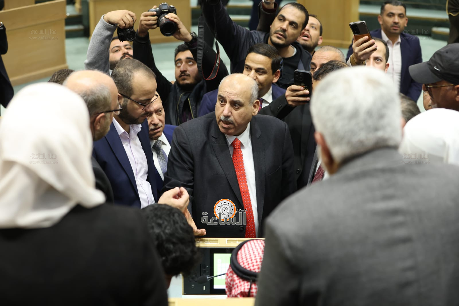 Madar Al-Saa Images 0.44054843826539536