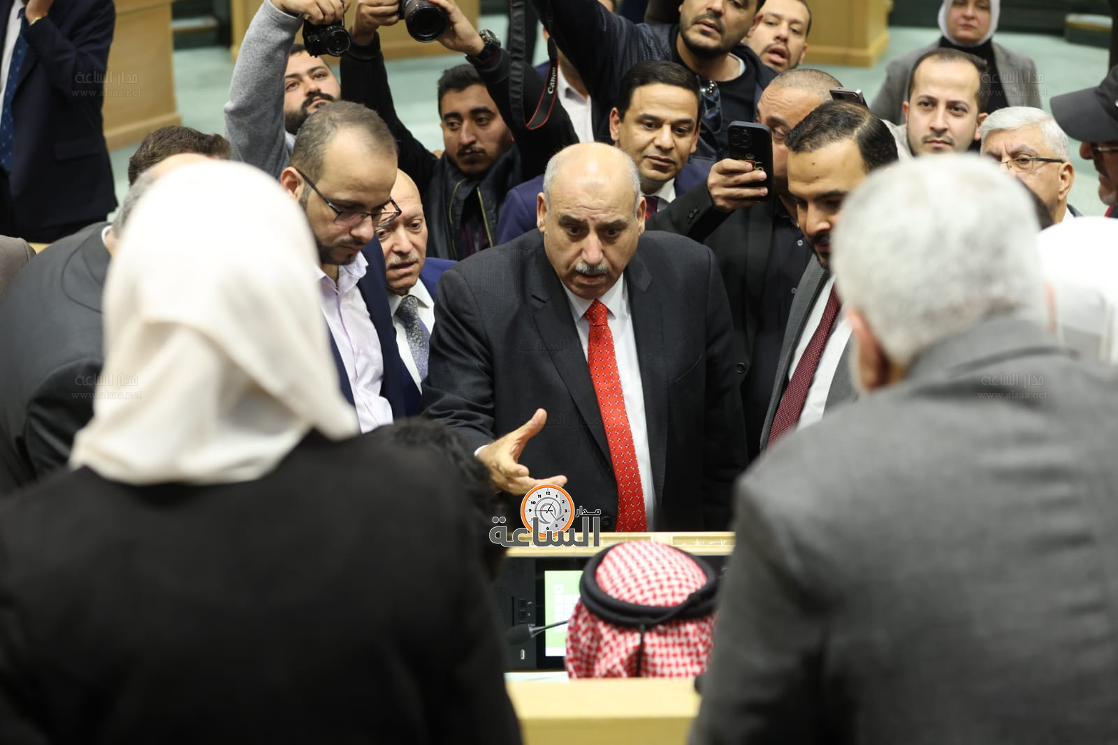 Madar Al-Saa Images 0.7009247183898749