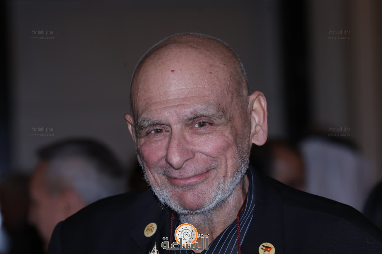 Madar Al-Saa Images 0.7305841228041382