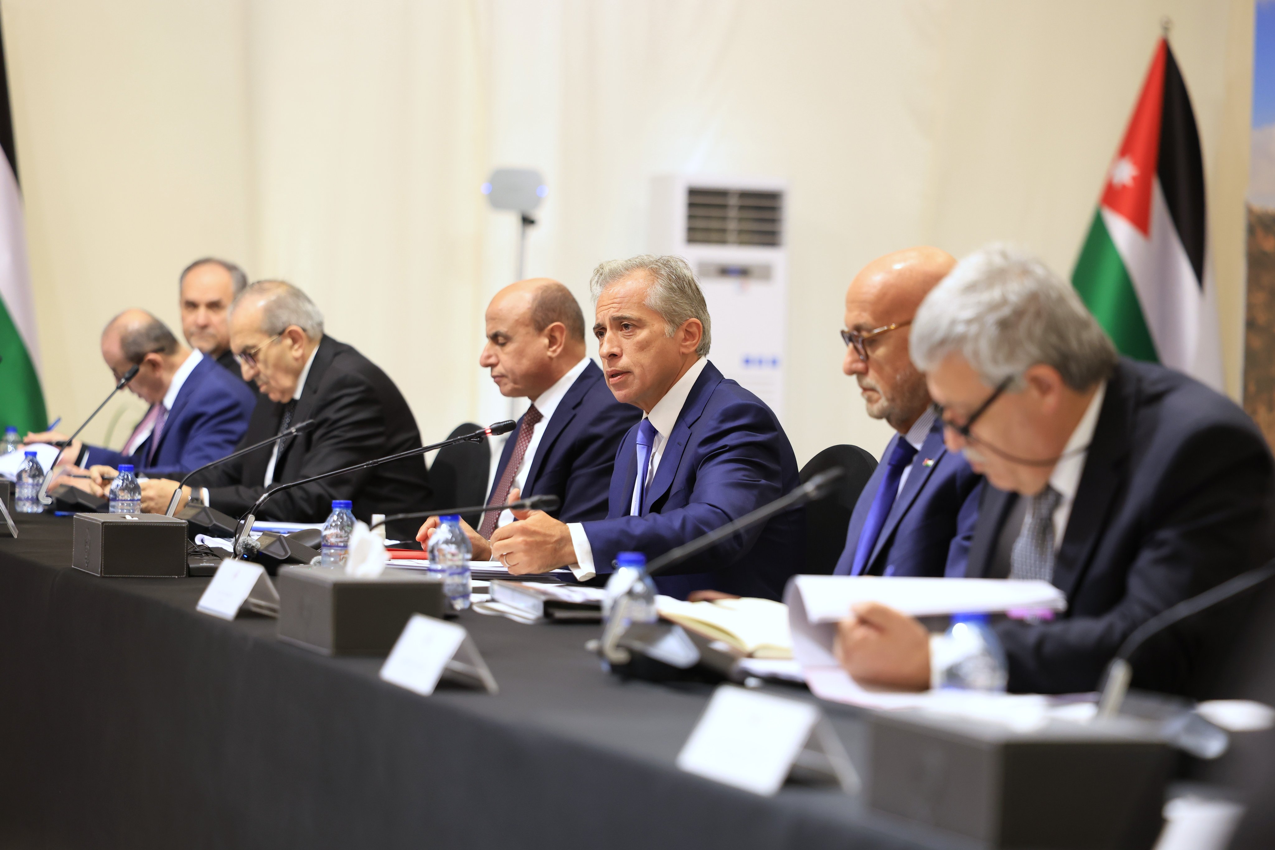 Madar Al-Saa Images 0.6889871937469201