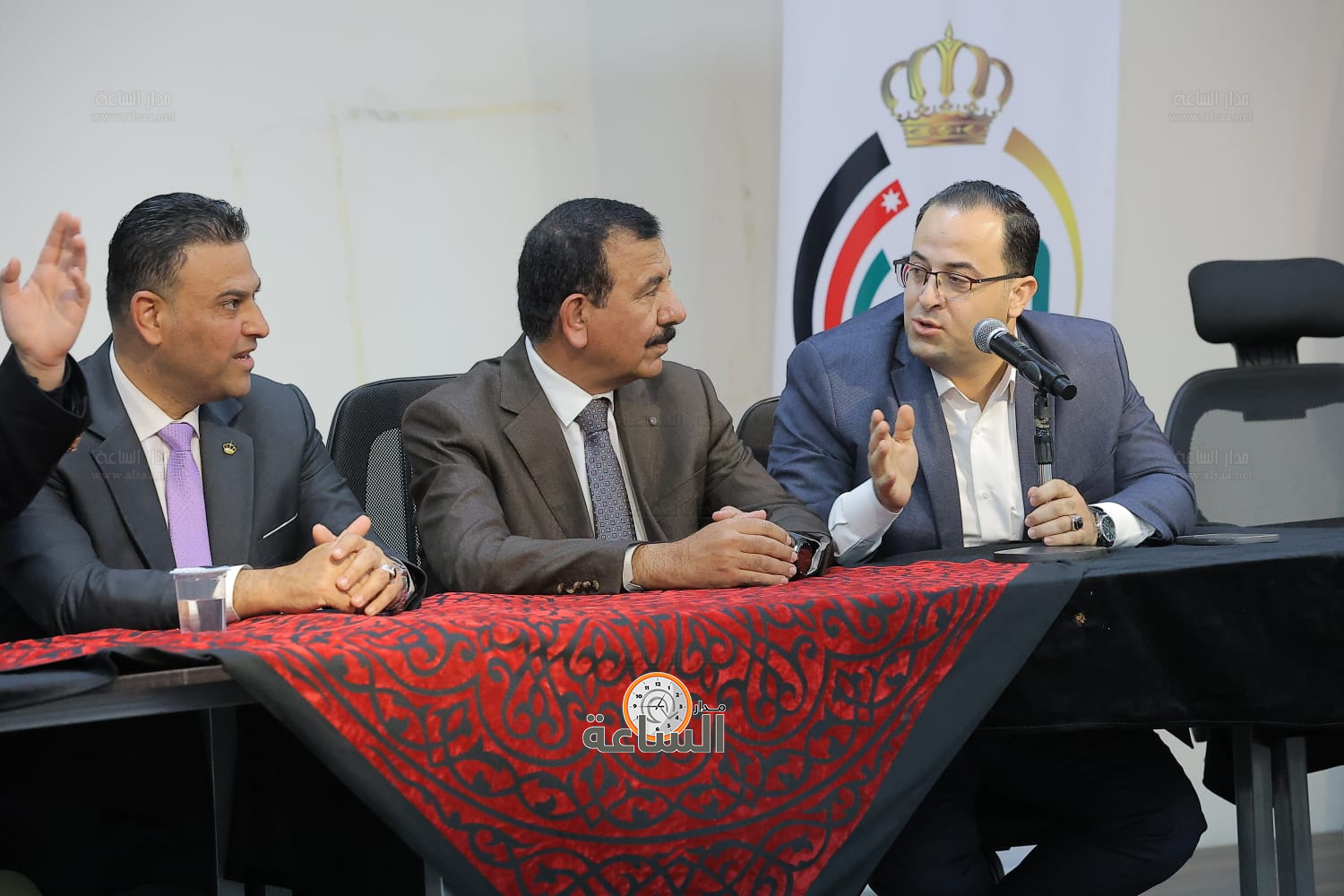 Madar Al-Saa Images 0.9105602345398737