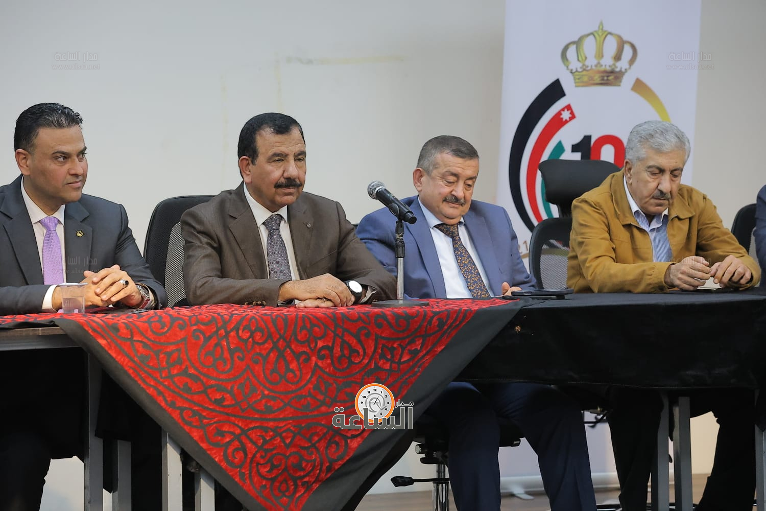 Madar Al-Saa Images 0.48626003885397184