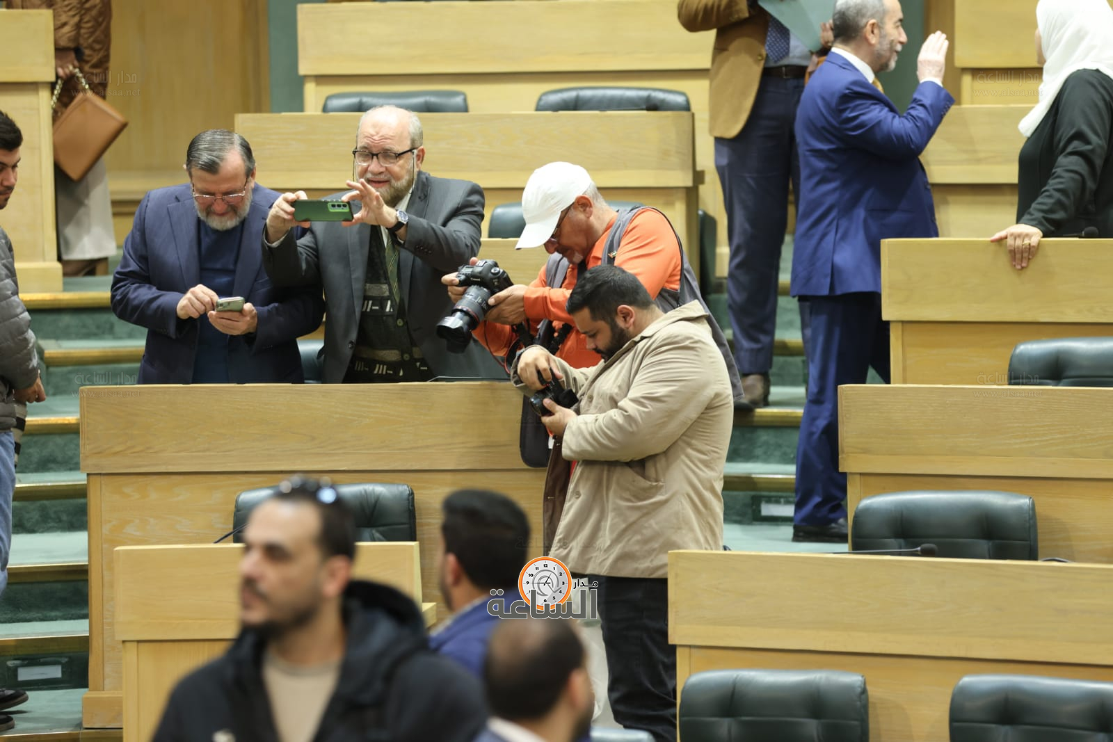 Madar Al-Saa Images 0.1279806416062187