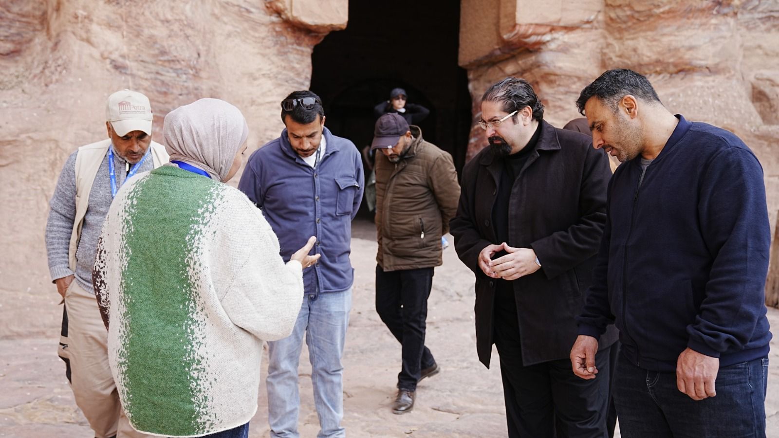 Madar Al-Saa Images 0.46898524229632743