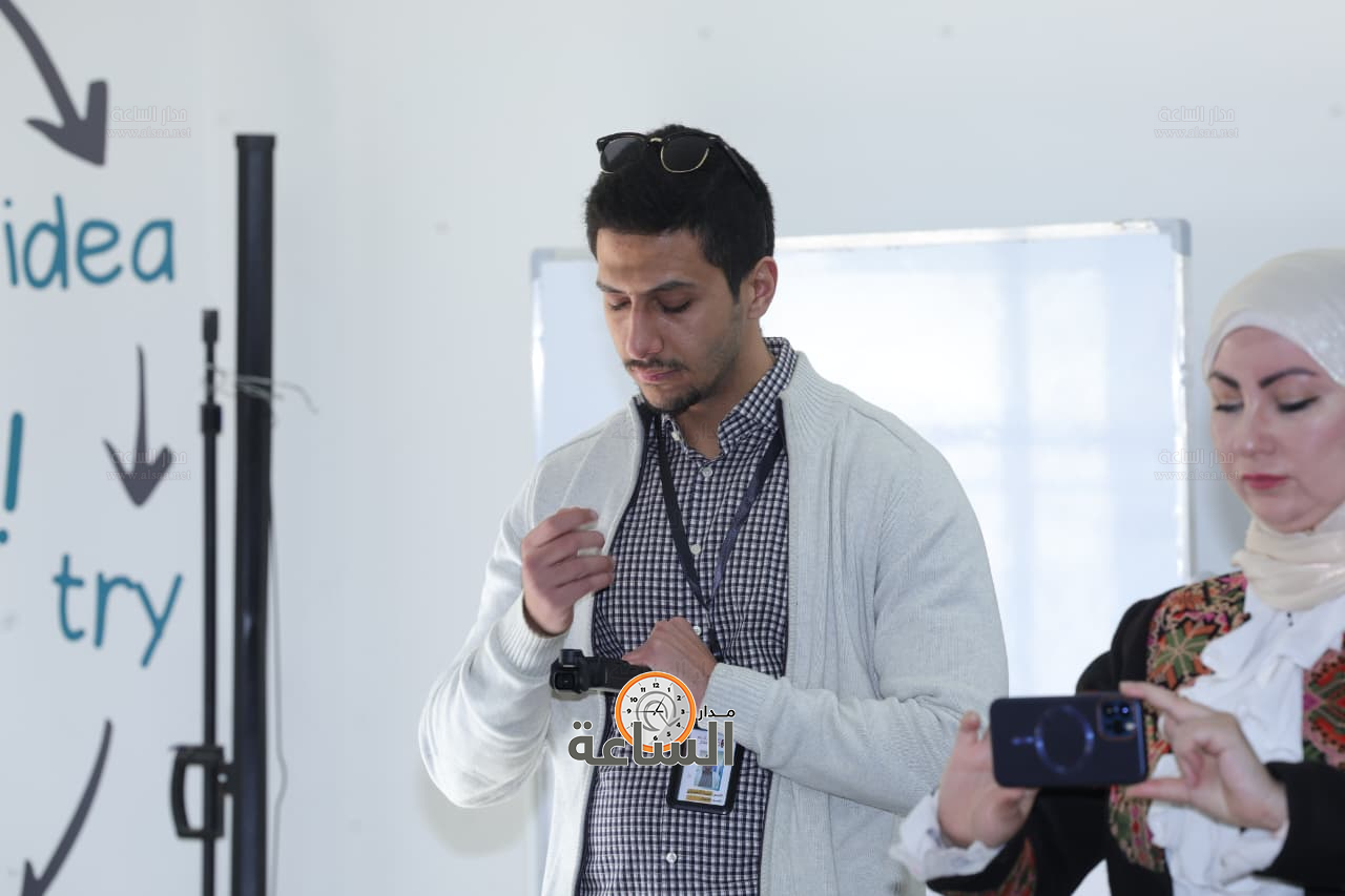 Madar Al-Saa Images 0.44427152469278564