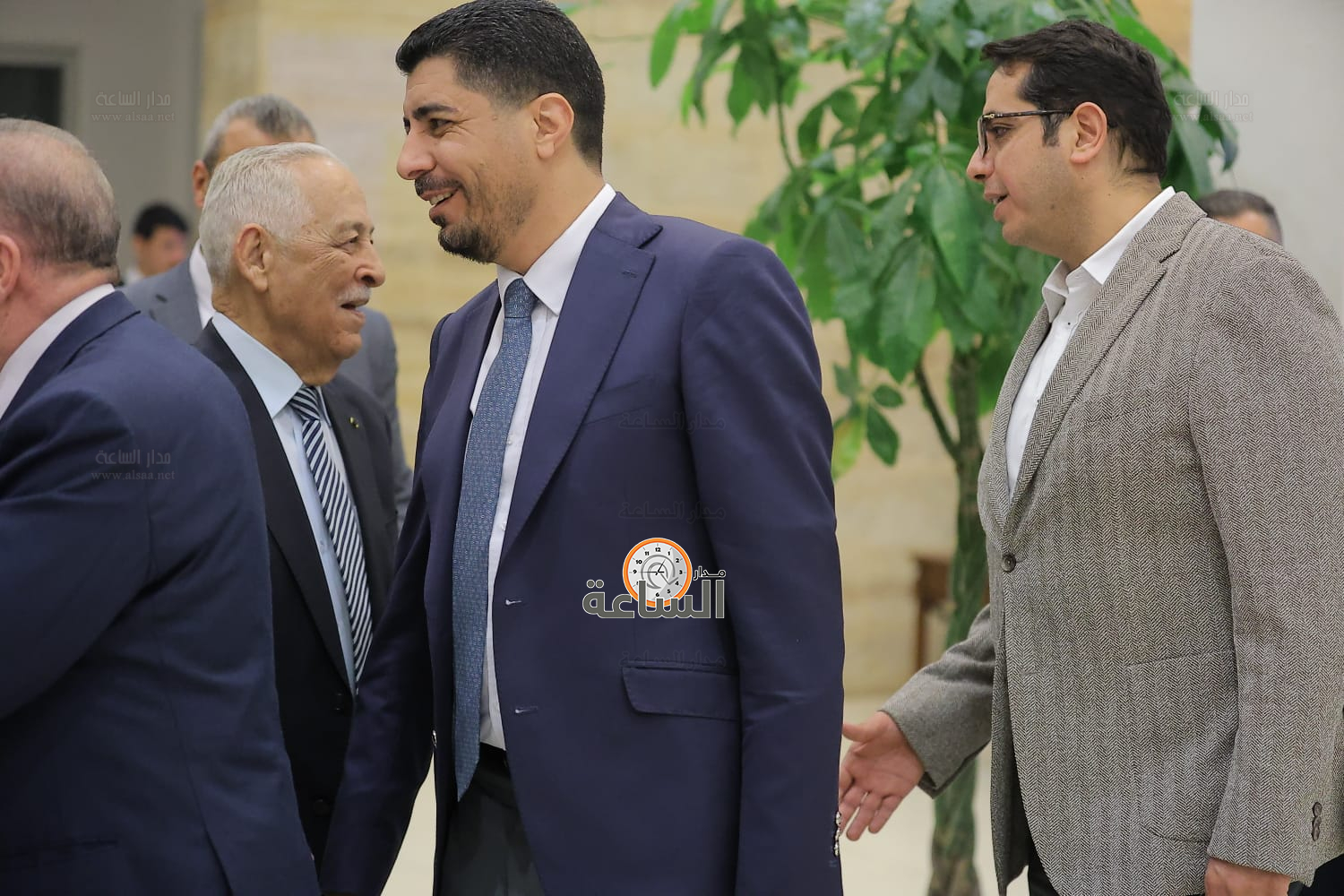 Madar Al-Saa Images 0.16360127306768468