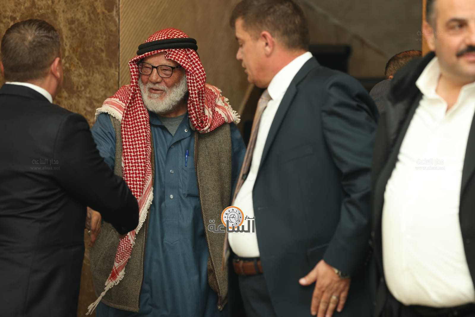 Madar Al-Saa Images 0.38352392638474775