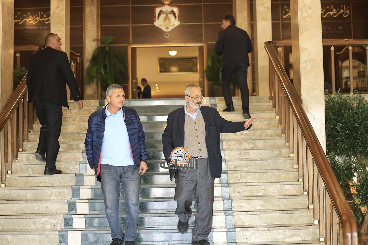 Madar Al-Saa Images 0.3328103302927051