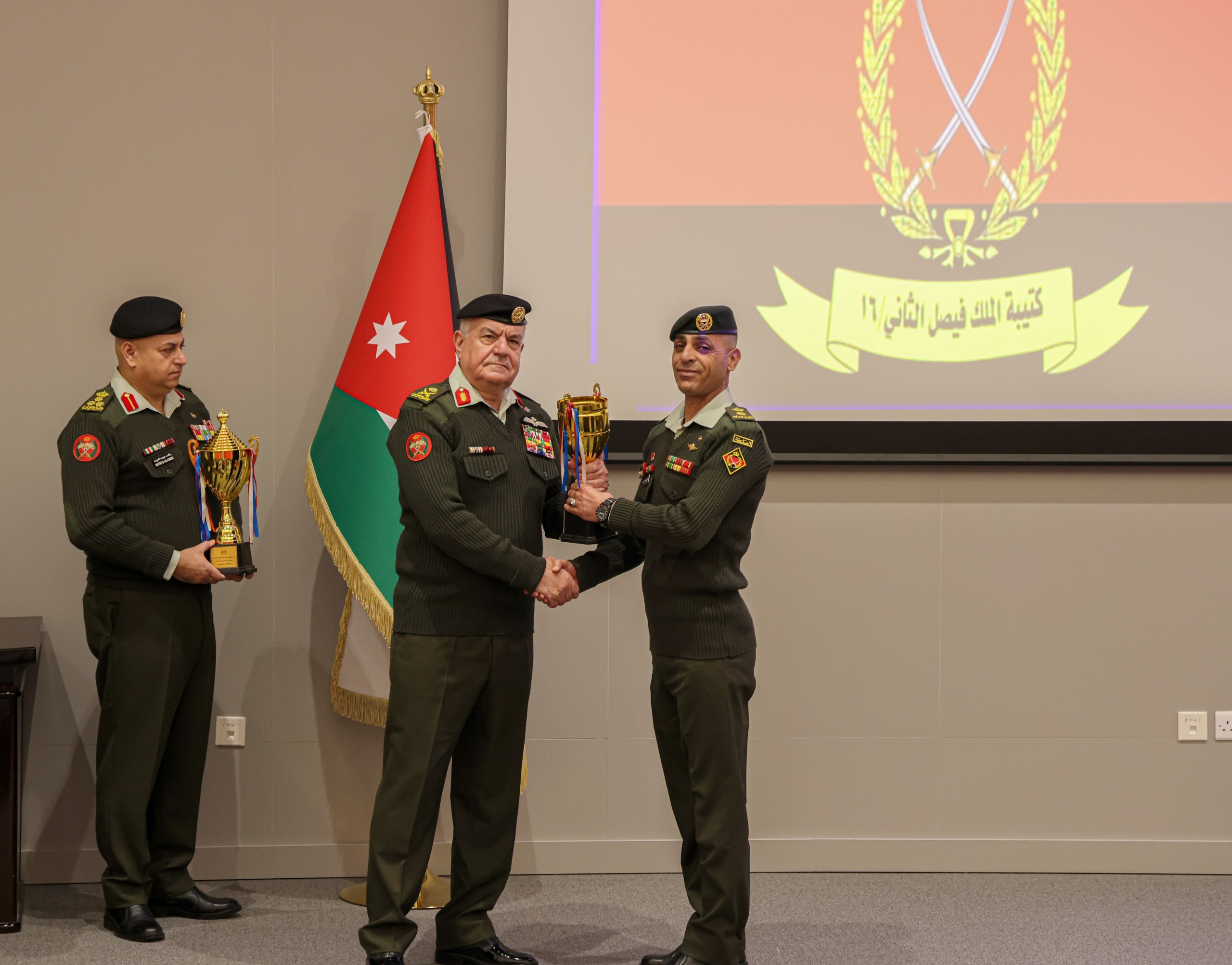 Madar Al-Saa Images 0.27174999936378974