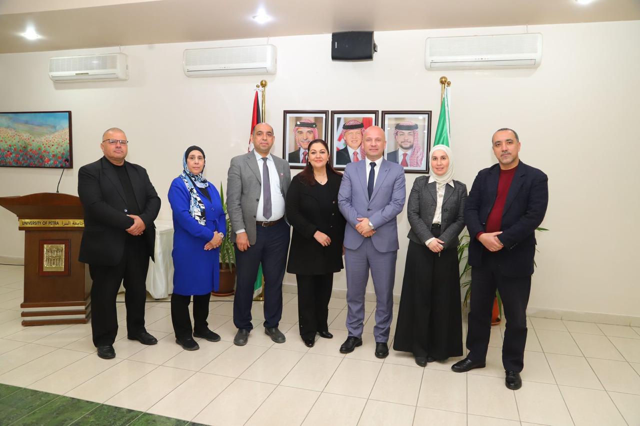 Madar Al-Saa Images 0.6363998975779034