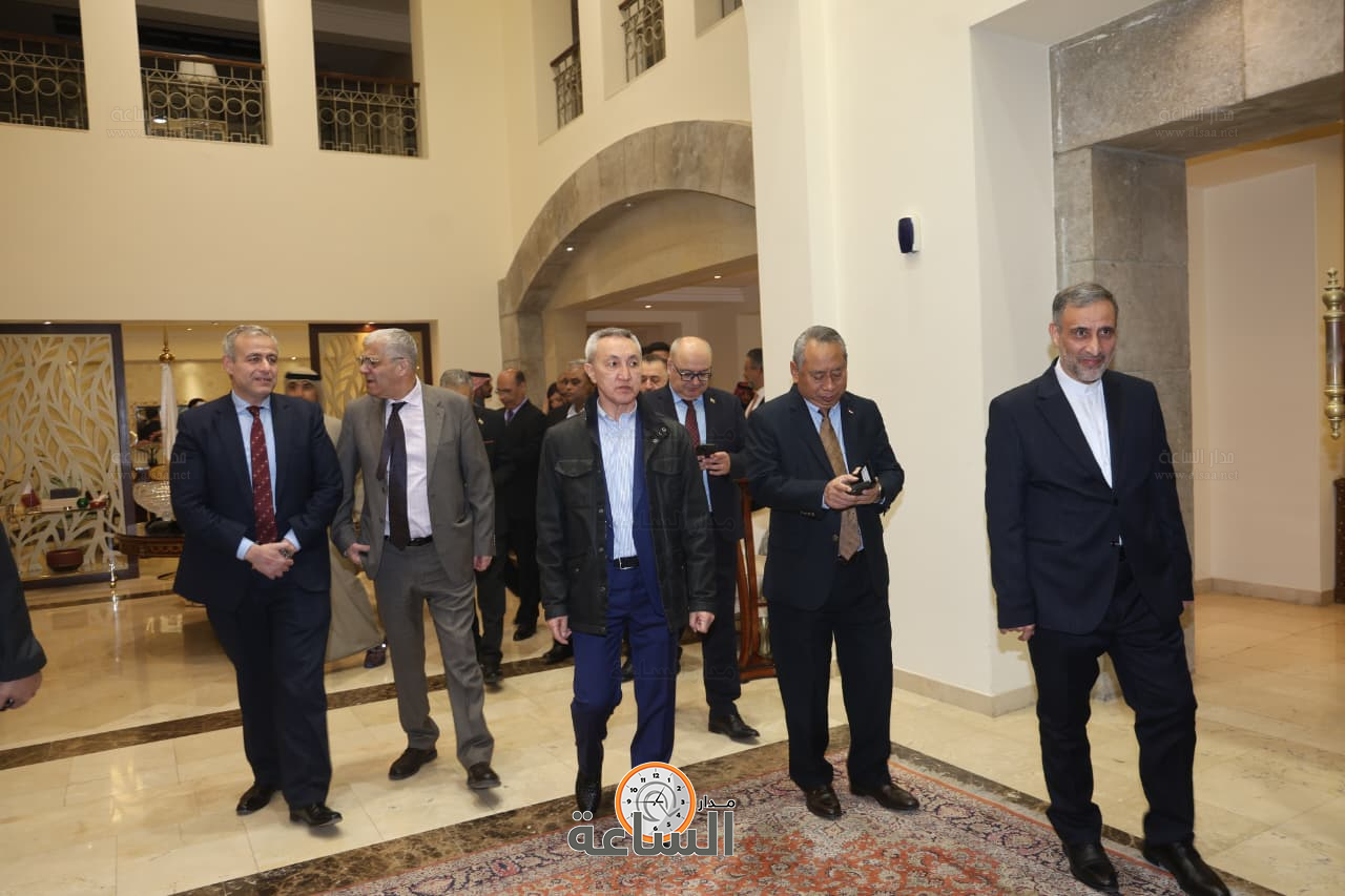 Madar Al-Saa Images 0.6051356067533895