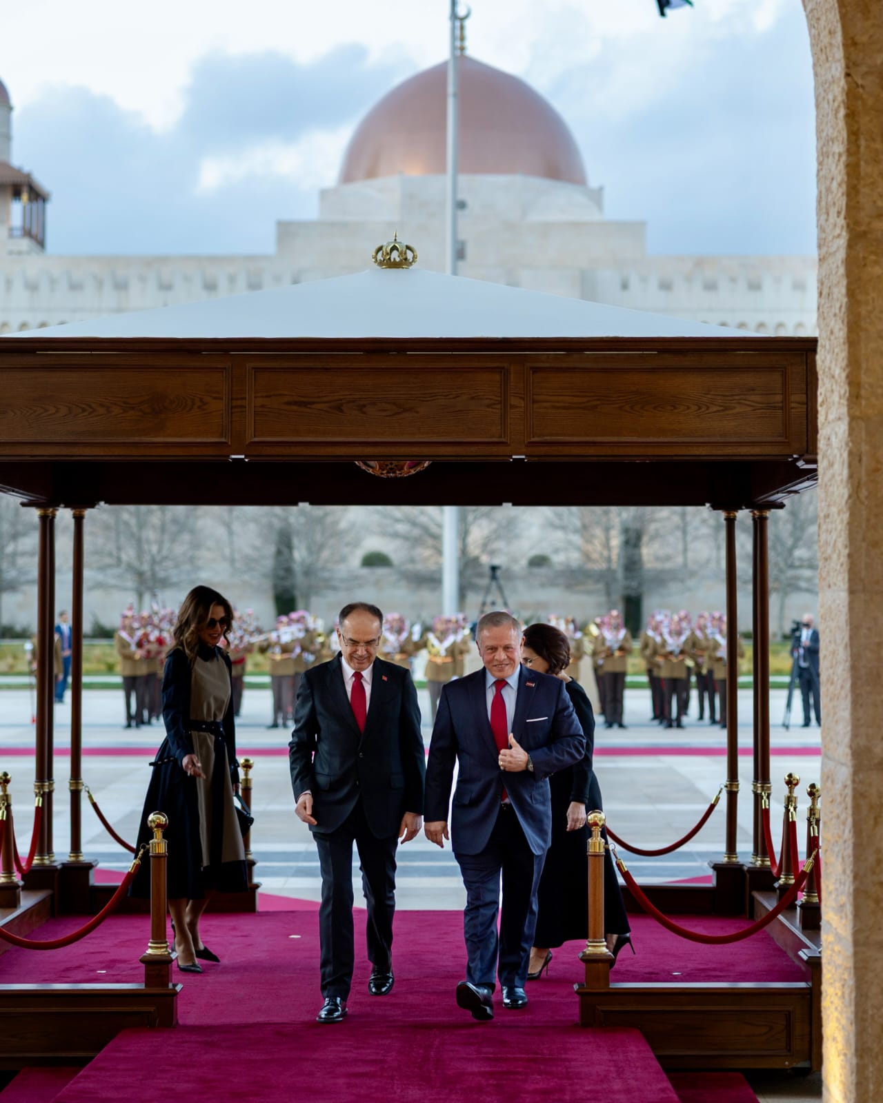 Madar Al-Saa Images 0.3904600729063695