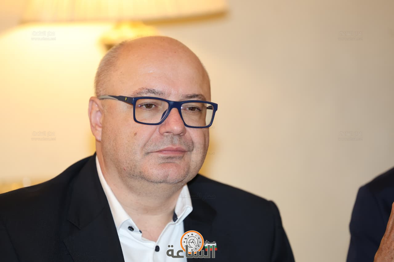 Madar Al-Saa Images 0.4917235721875429