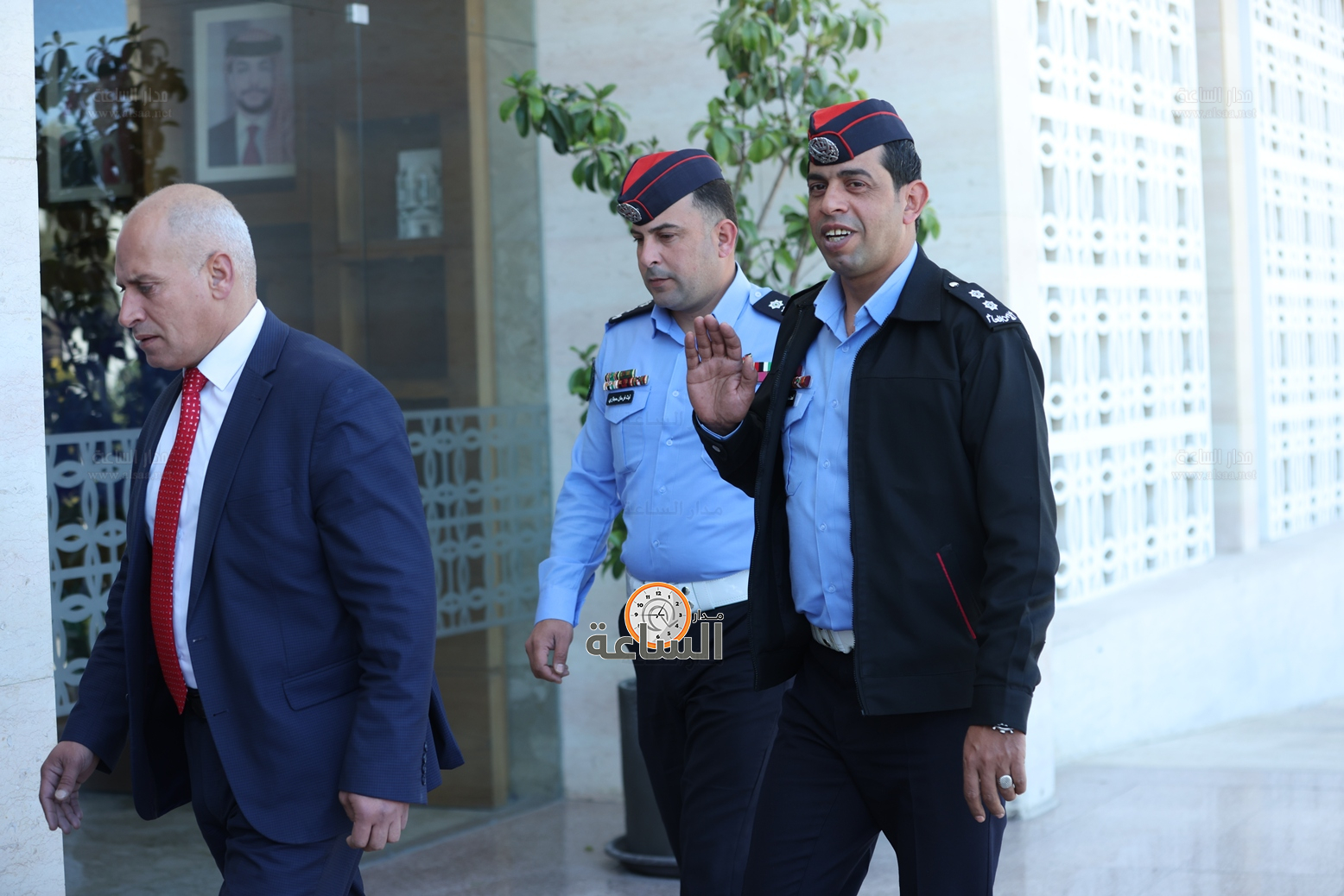 Madar Al-Saa Images 0.8993711381925354