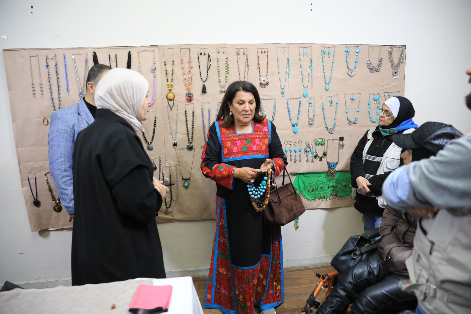 Madar Al-Saa Images 0.9613319838830449