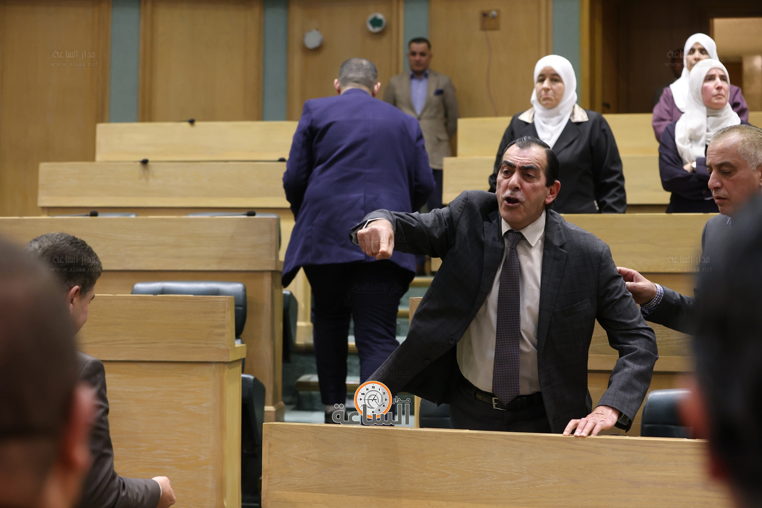 Madar Al-Saa Images 0.39390285232862376