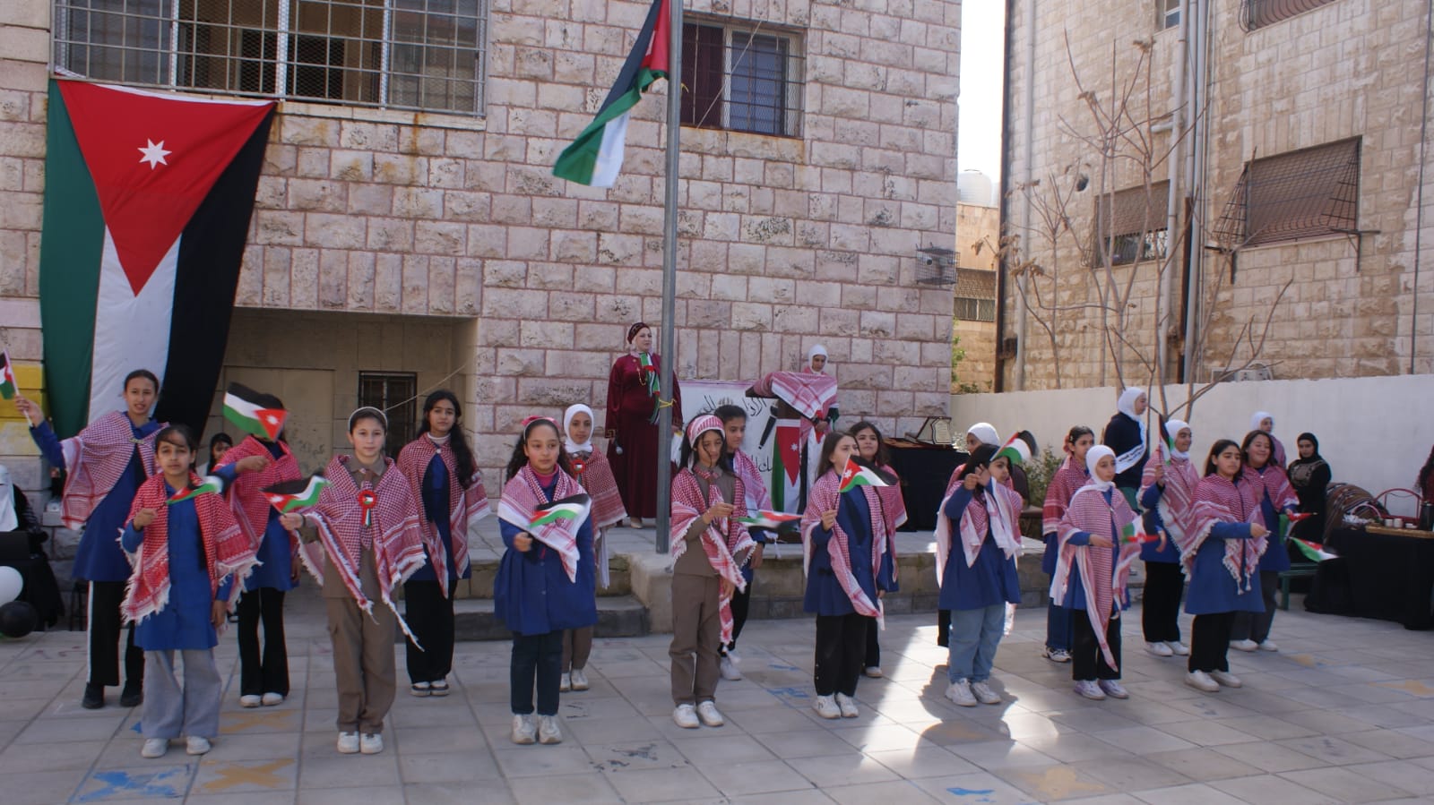 Madar Al-Saa Images 0.1278408710630331