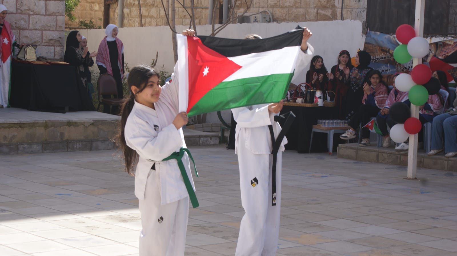 Madar Al-Saa Images 0.42006528219107064