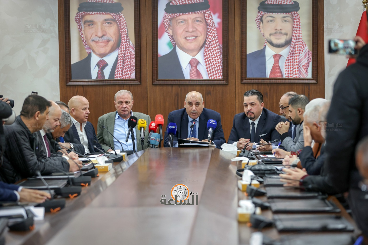 Madar Al-Saa Images 0.43881775470664586