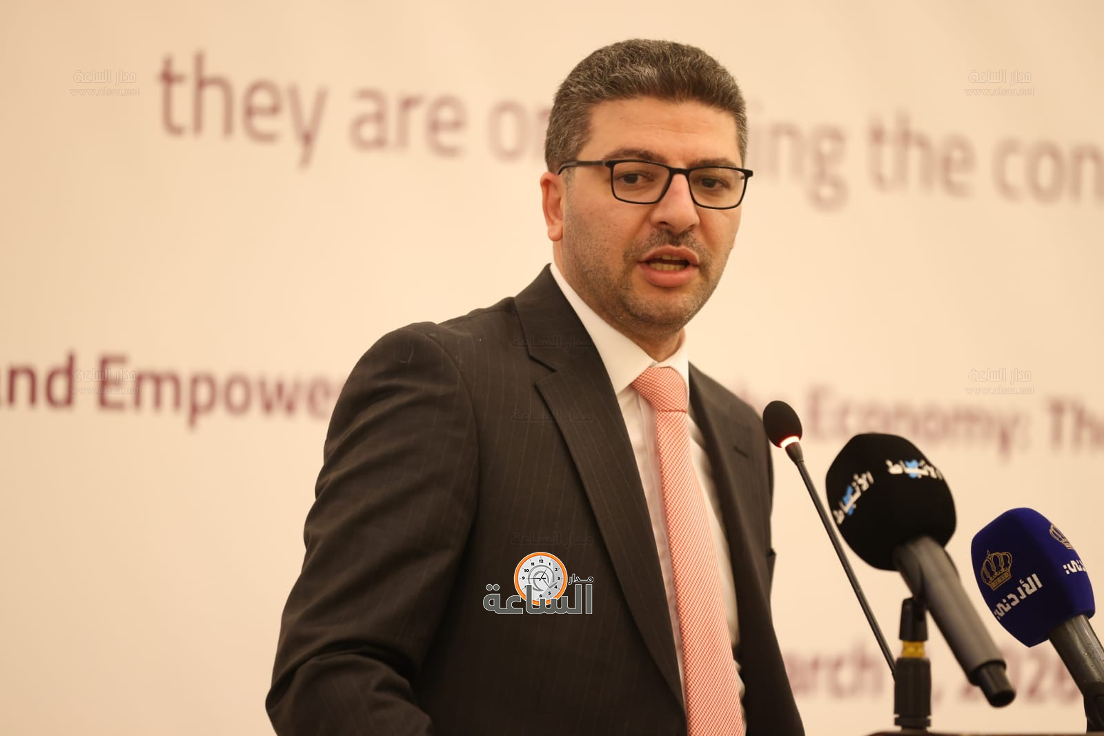 Madar Al-Saa Images 0.4614649180019943