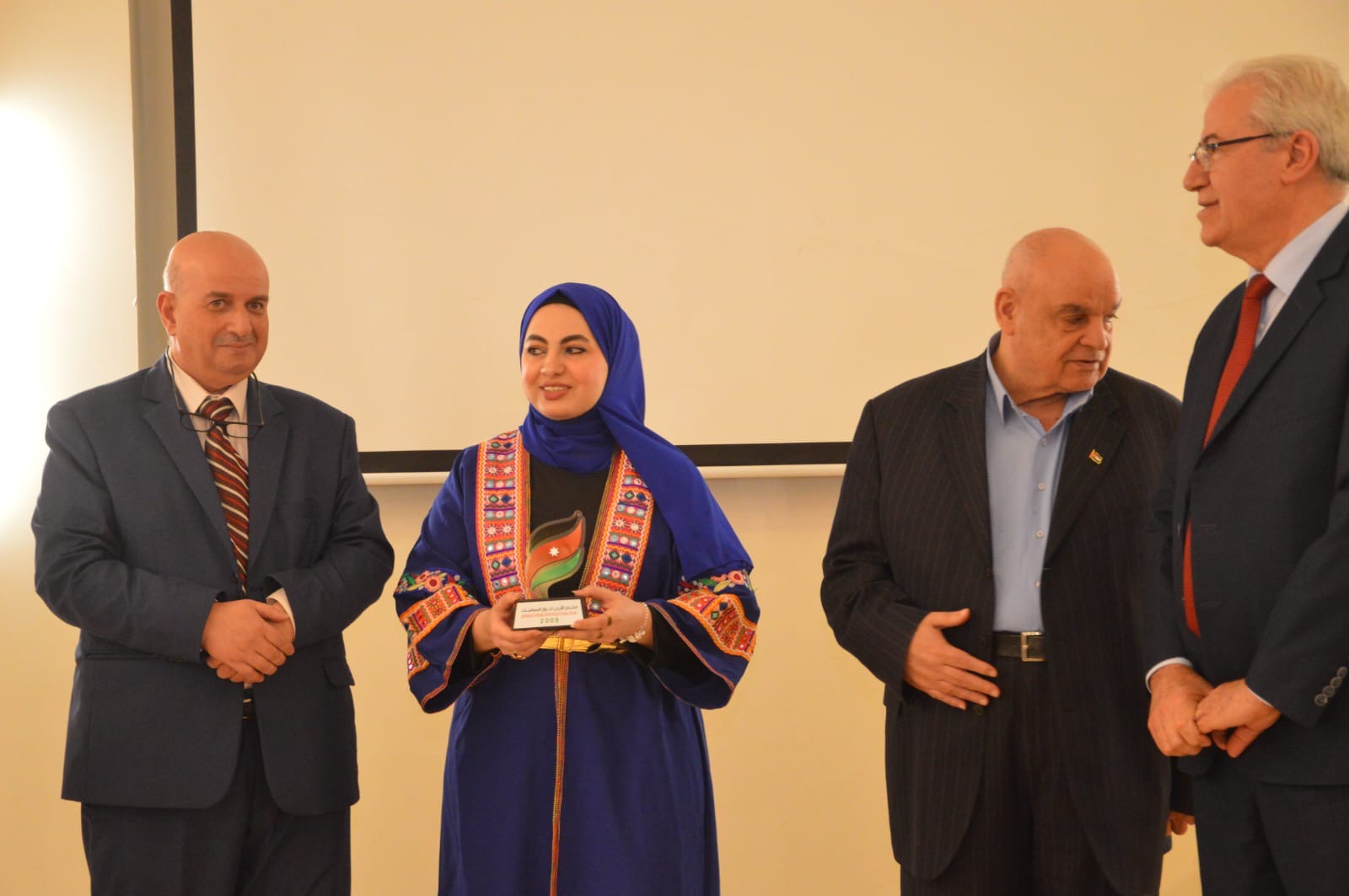 Madar Al-Saa Images 0.5693878437679852