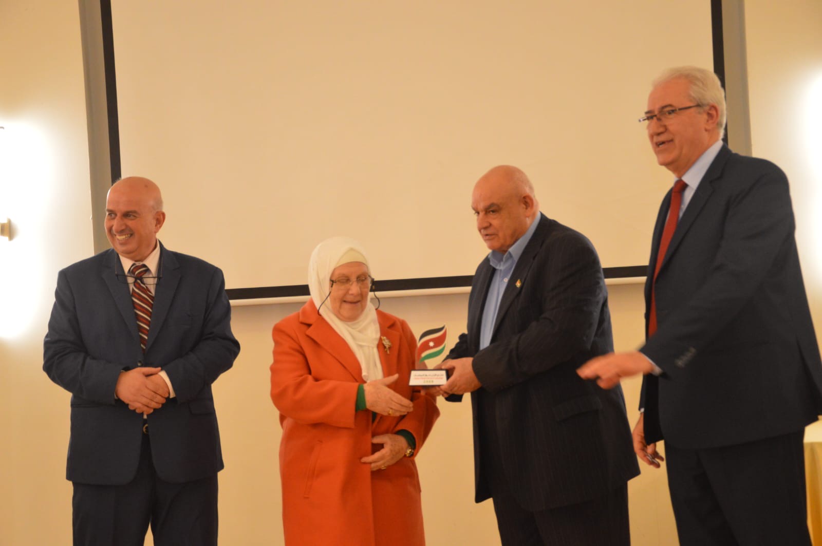 Madar Al-Saa Images 0.38890722301708436