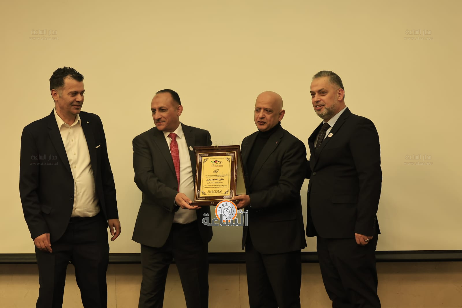 Madar Al-Saa Images 0.3542527377166359