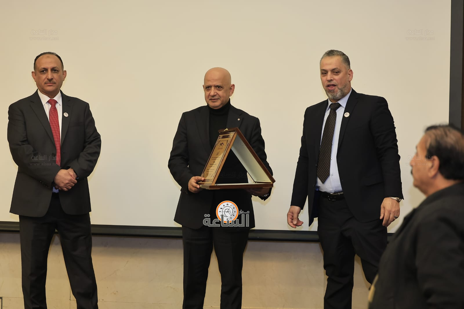 Madar Al-Saa Images 0.8939818351558932