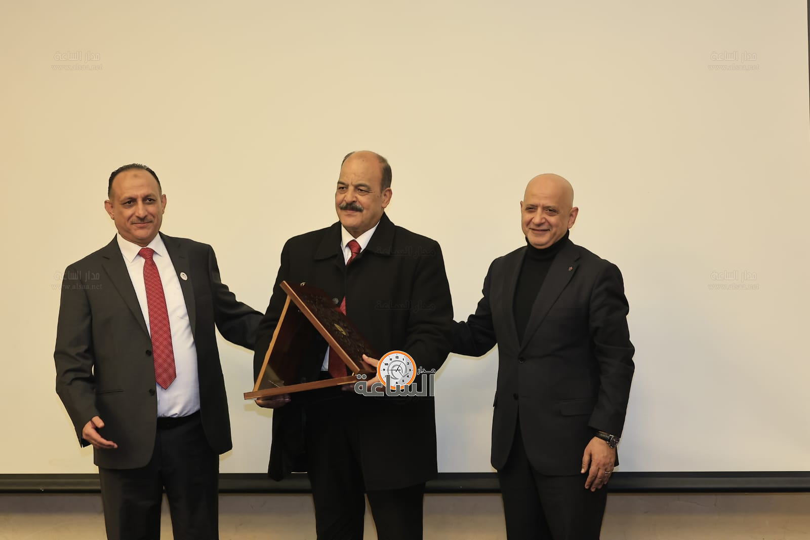 Madar Al-Saa Images 0.9536192435420685