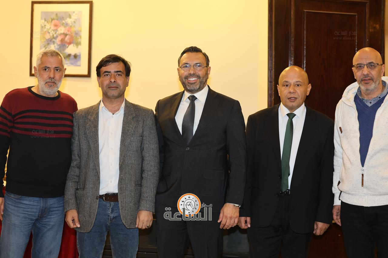 Madar Al-Saa Images 0.451660448778214