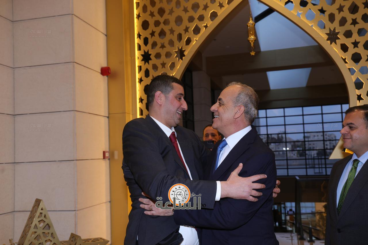 Madar Al-Saa Images 0.1250932702126365