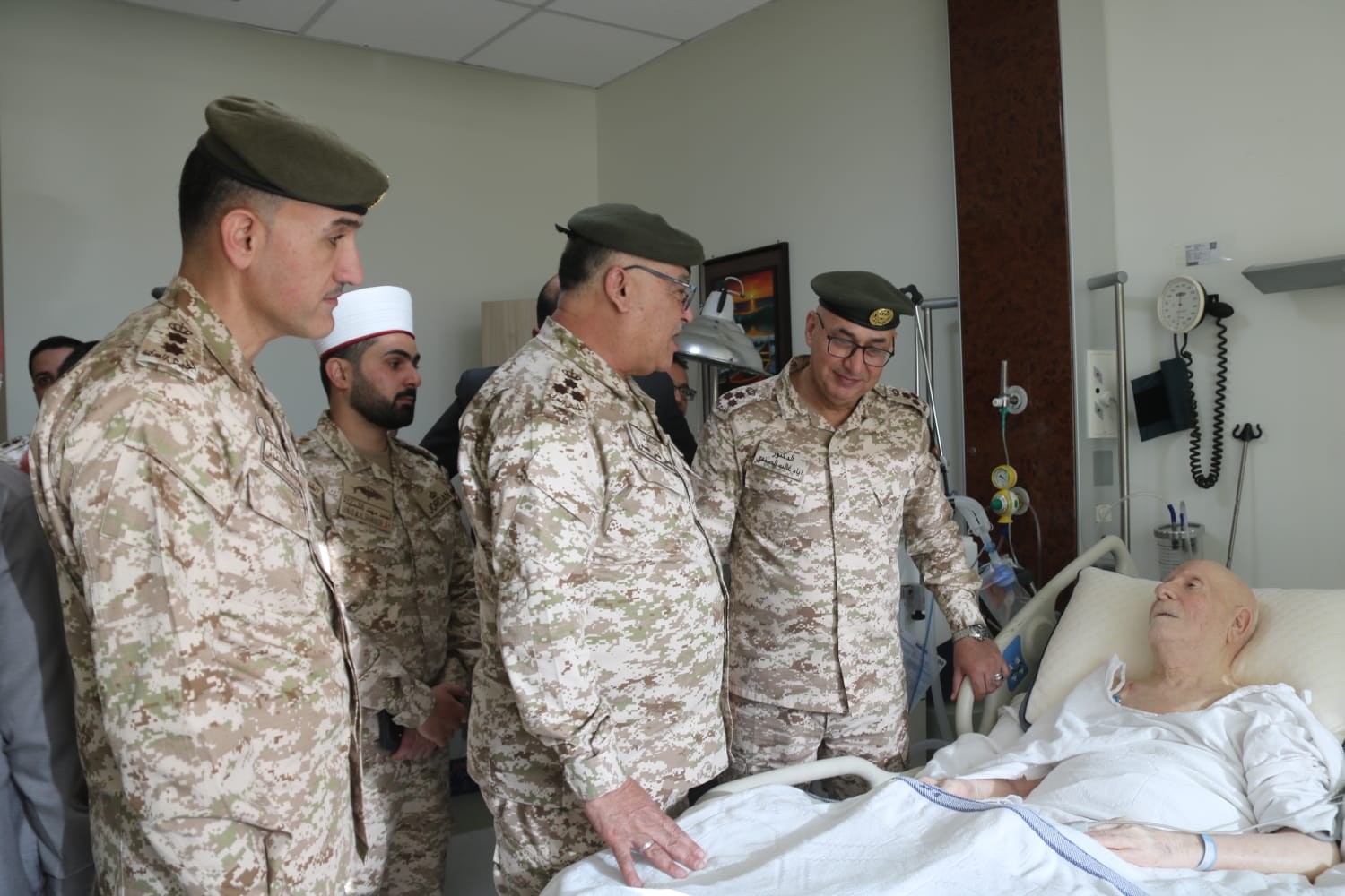 Madar Al-Saa Images 0.7397948245265155