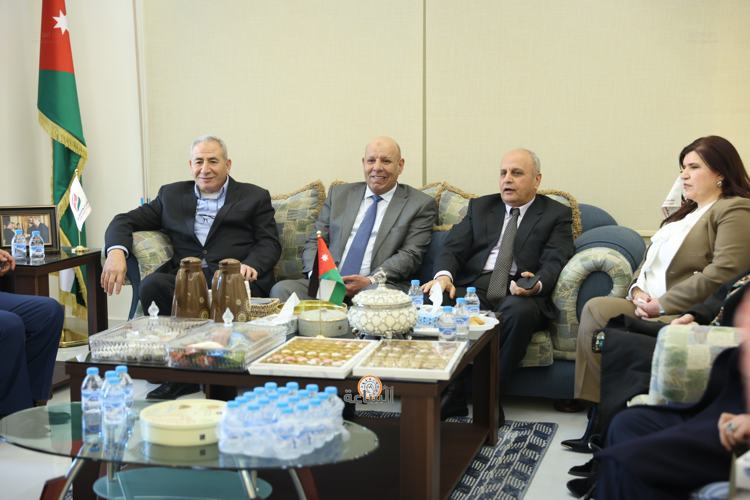 Madar Al-Saa Images 0.035472279151697816