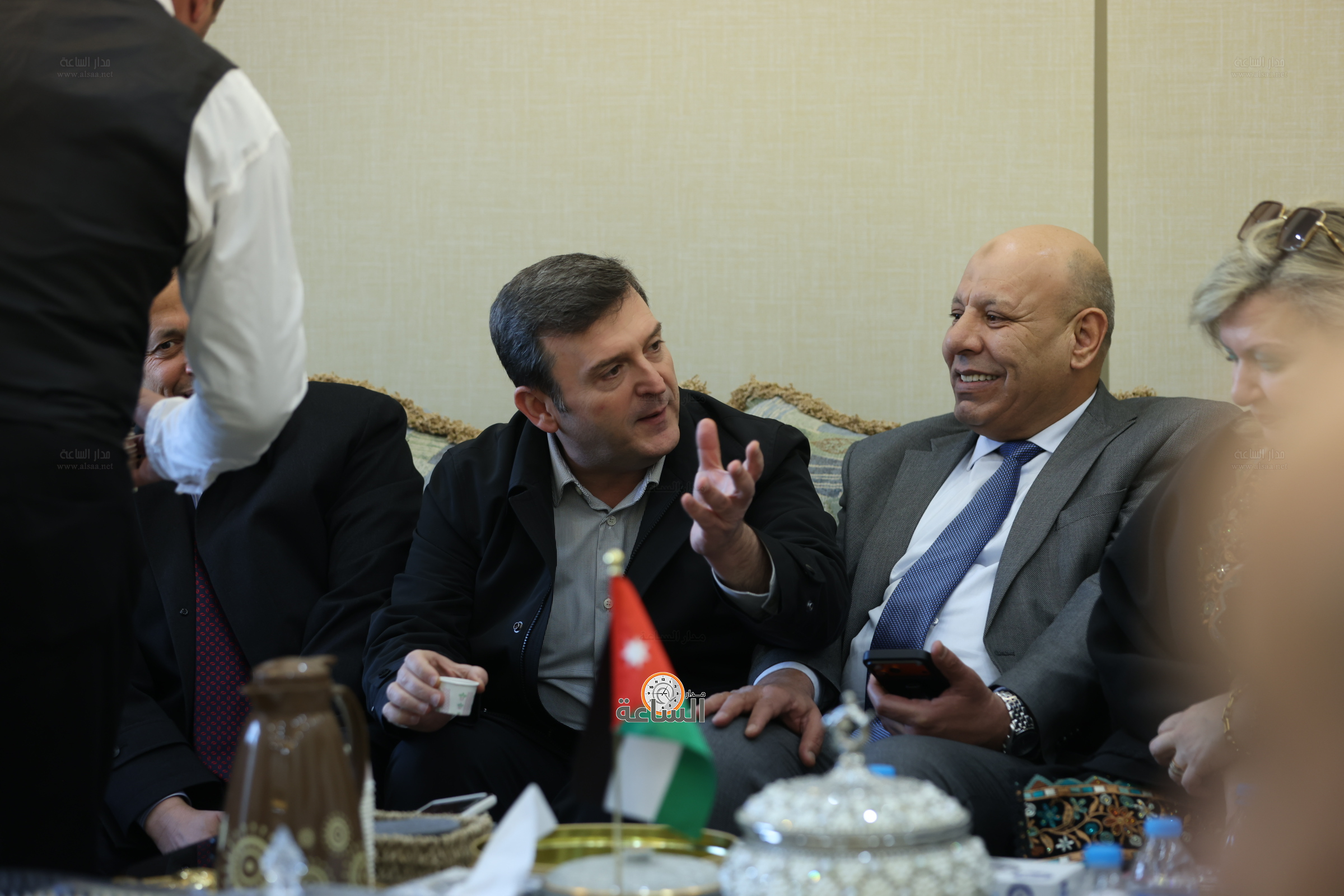 Madar Al-Saa Images 0.7192433173146198