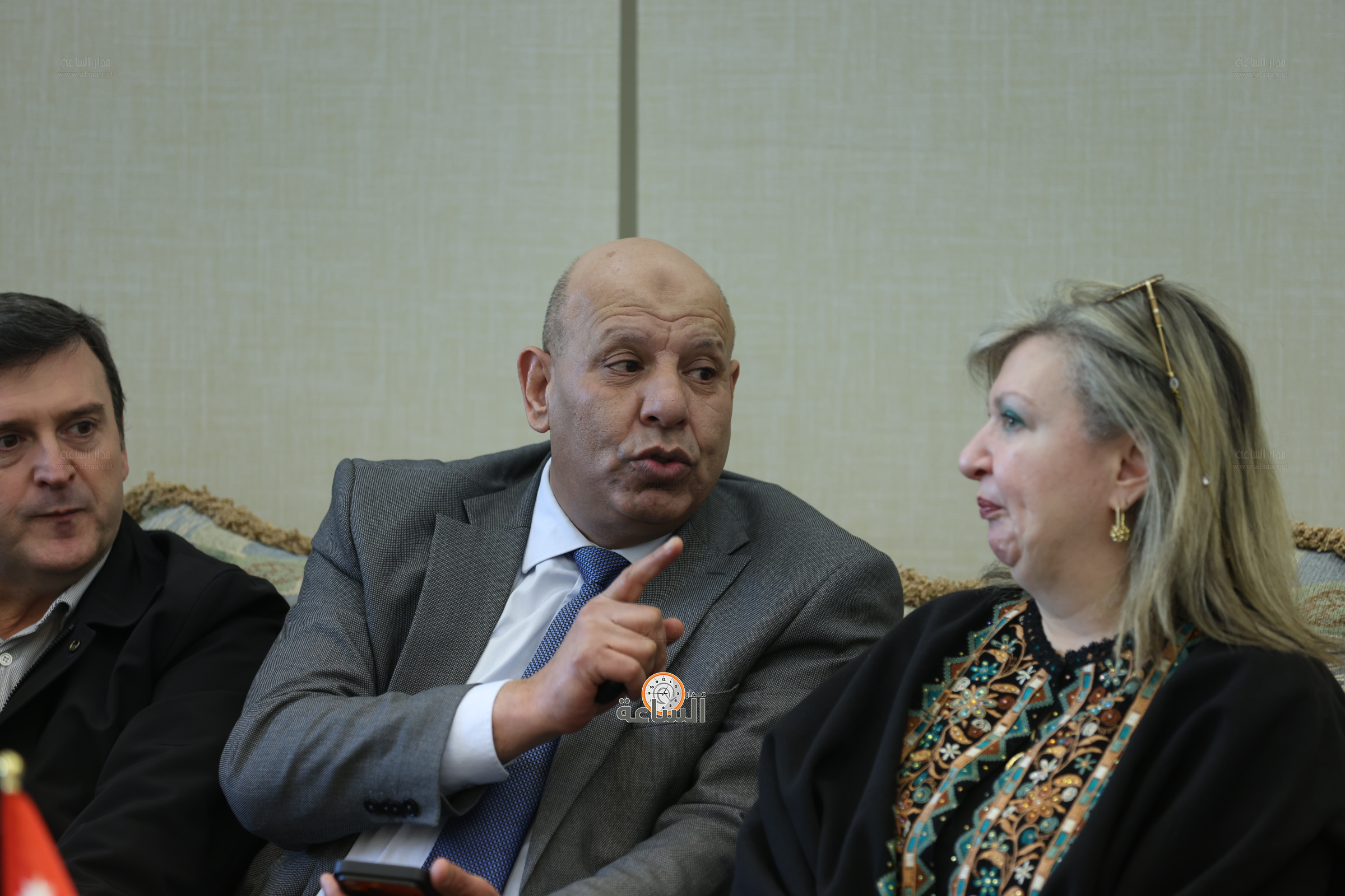 Madar Al-Saa Images 0.8823403951171497