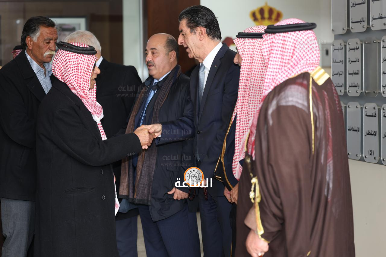 Madar Al-Saa Images 0.17642599273417225