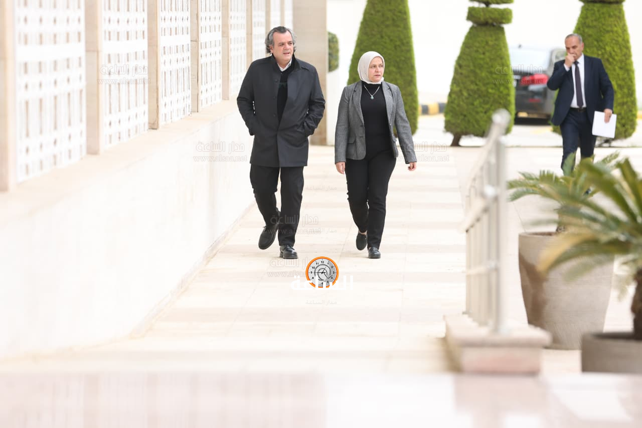 Madar Al-Saa Images 0.2124645919262408