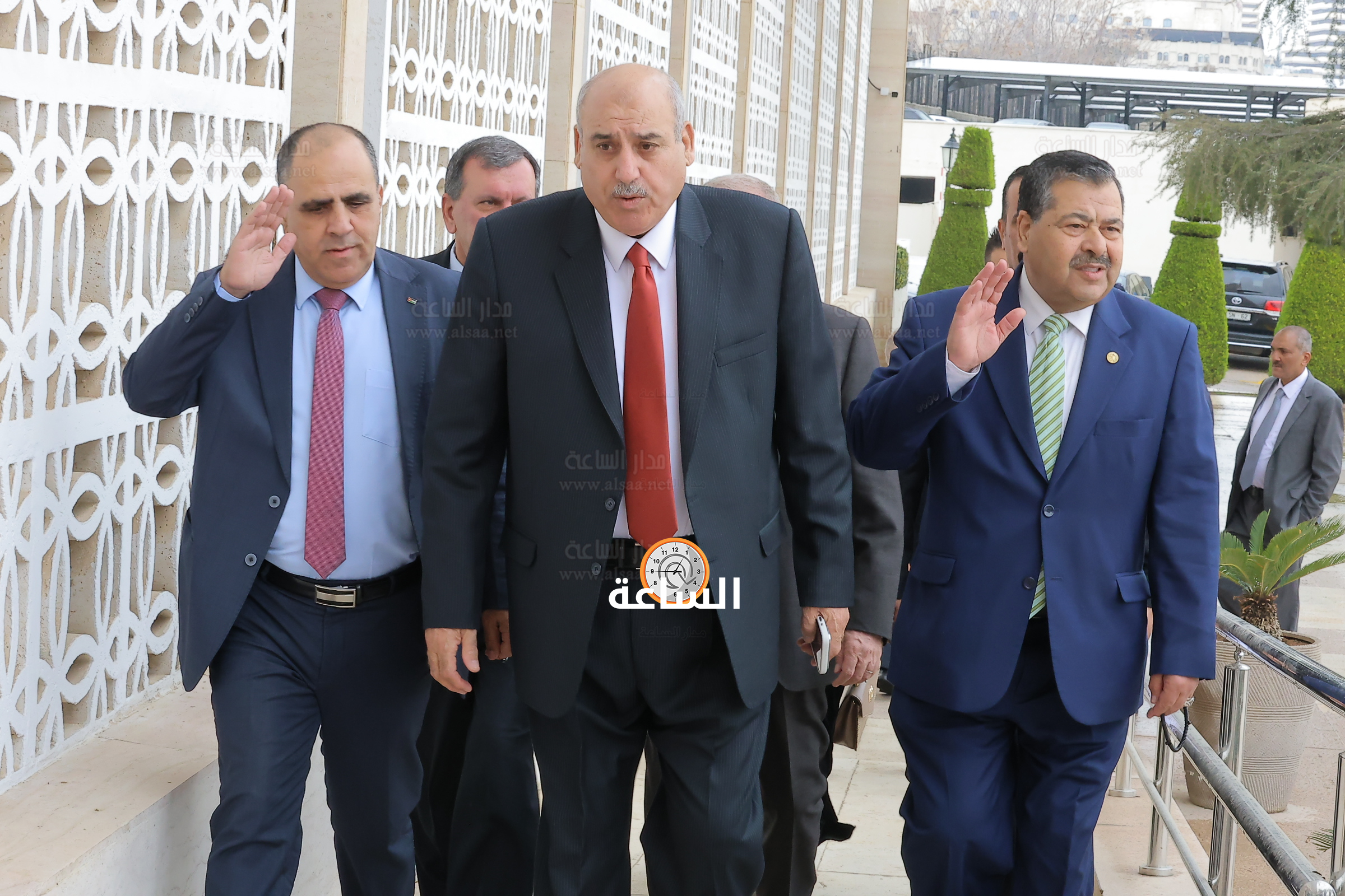 Madar Al-Saa Images 0.3372410039054733