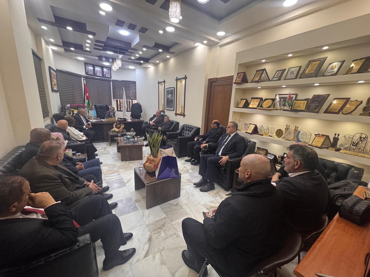 Madar Al-Saa Images 0.2723215463794927