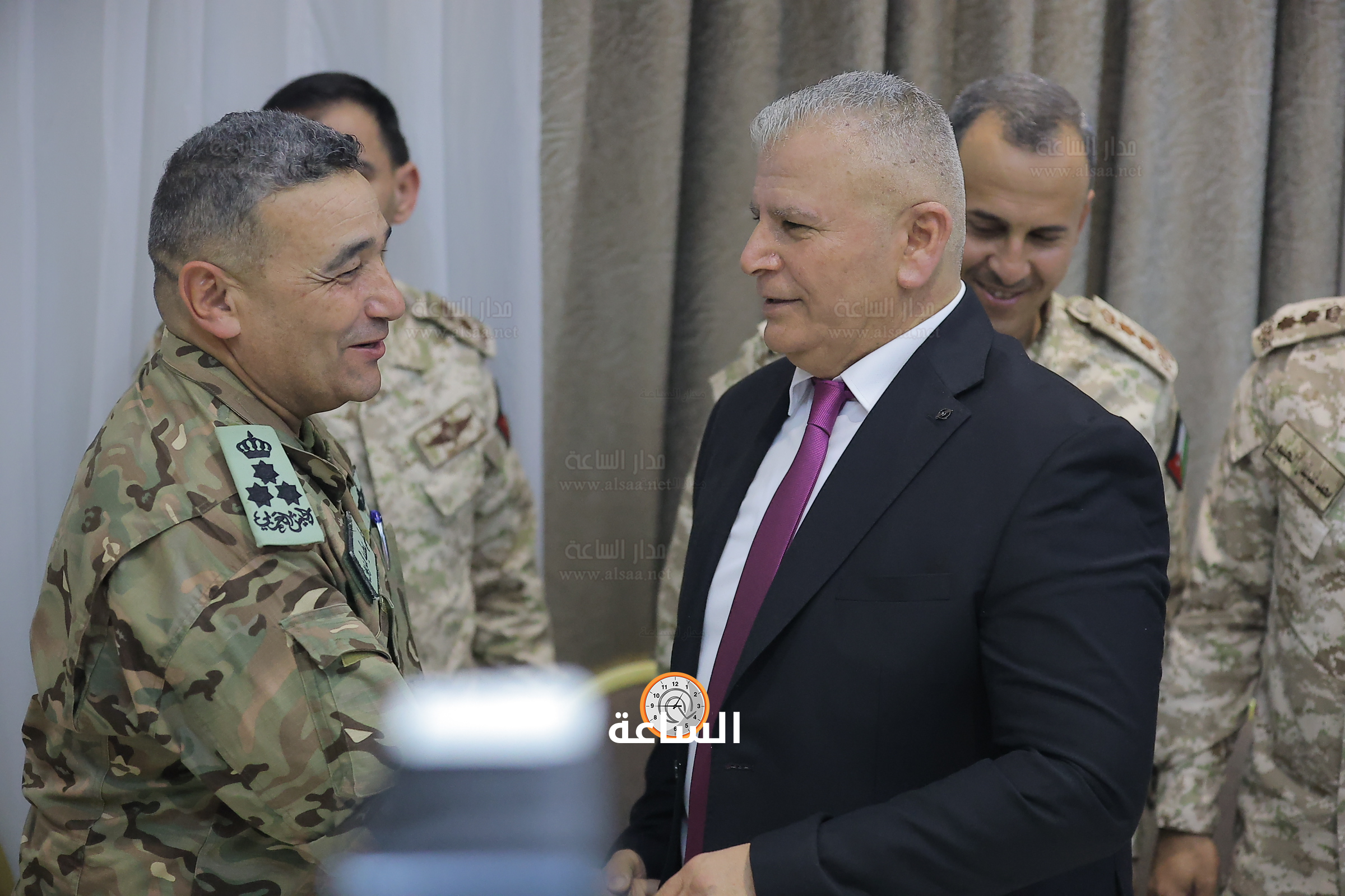 Madar Al-Saa Images 0.9854398137938142