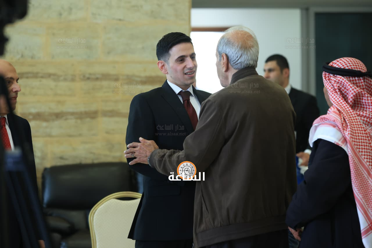 Madar Al-Saa Images 0.25675405998829426