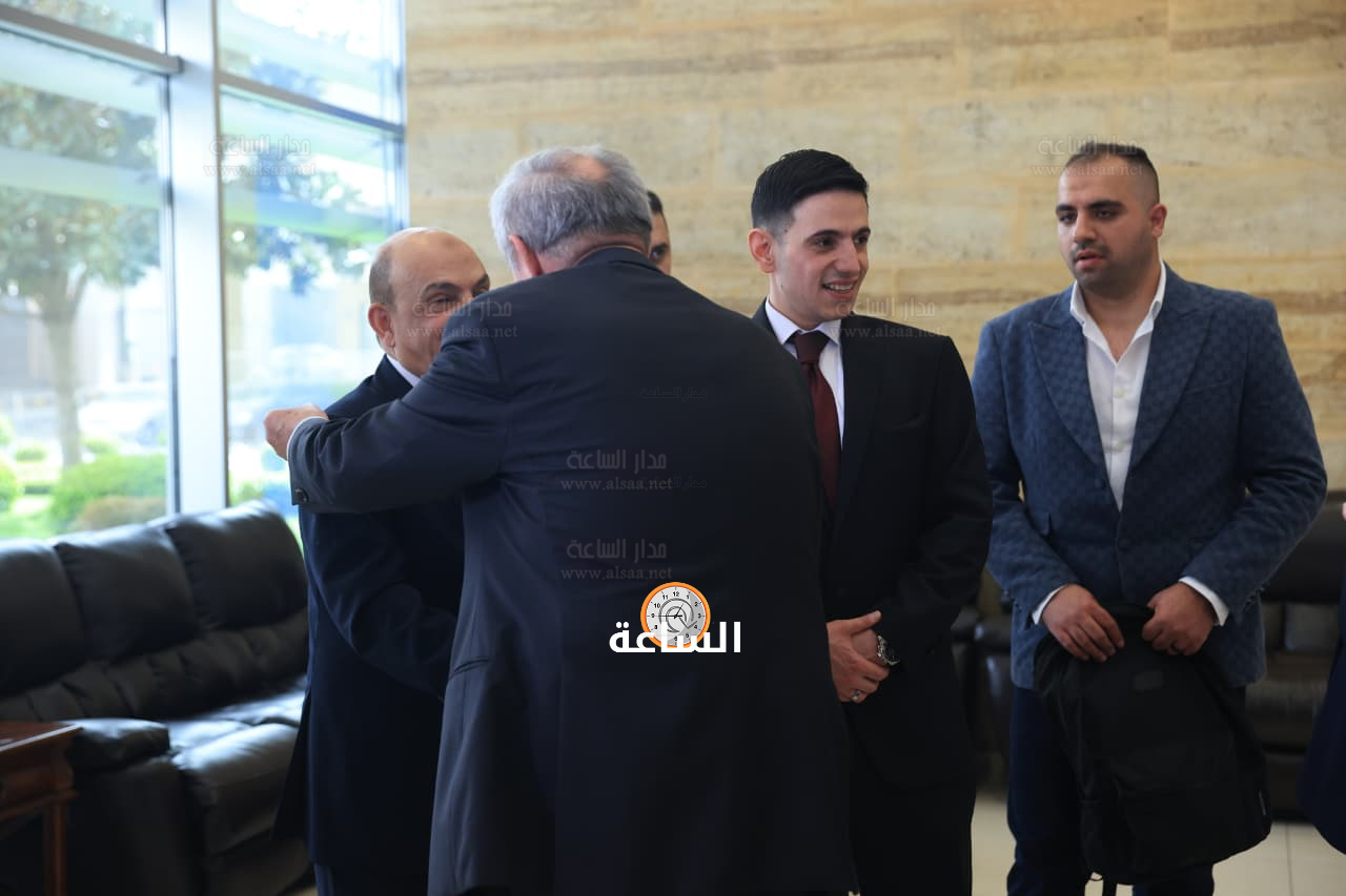 Madar Al-Saa Images 0.3726663932843989