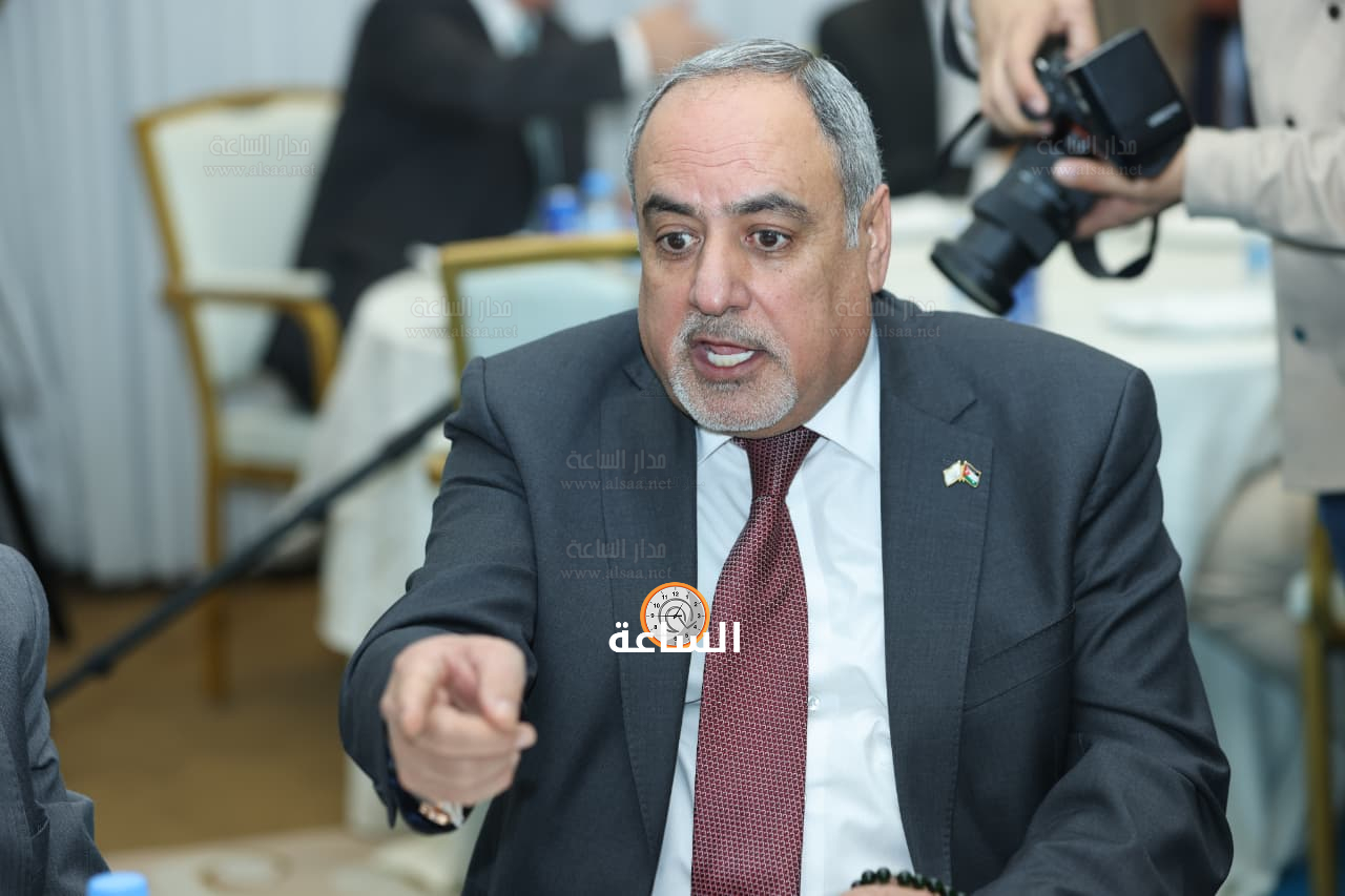 Madar Al-Saa Images 0.548195893917656